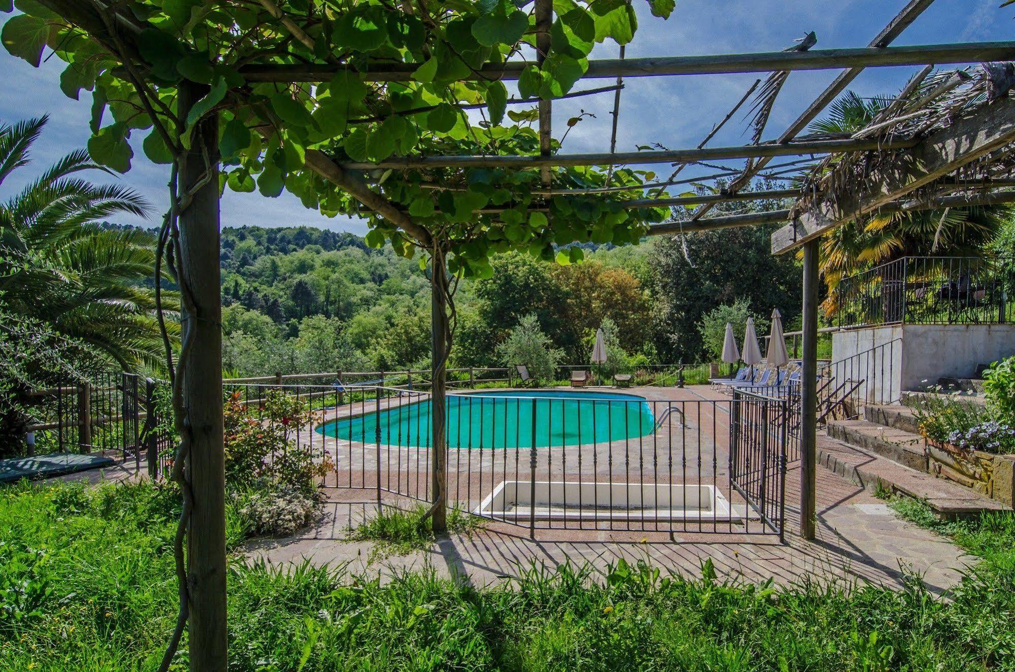 Podere"Sulle Soglie Del Bosco" Appartament And Rooms Пеша Екстериор снимка